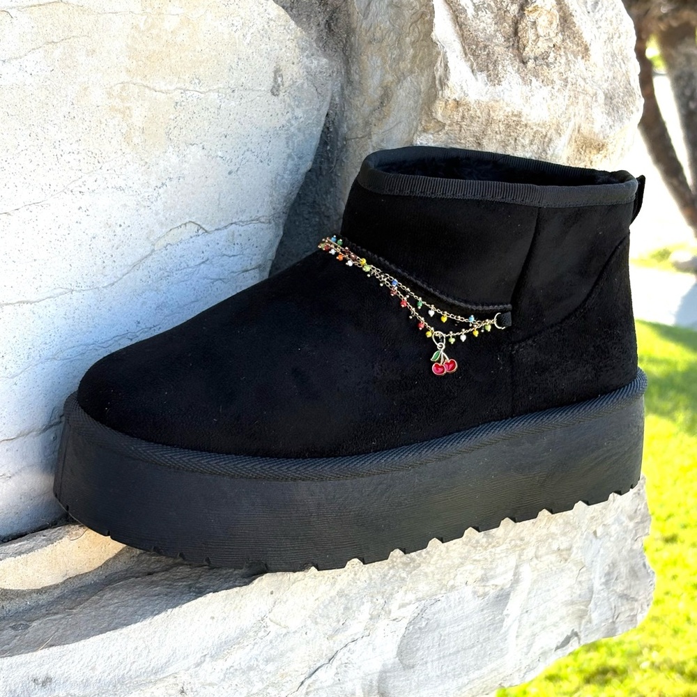 Olivia & Kate Black Platform Charmed Women’s Size 9.5 Bootie Slippers